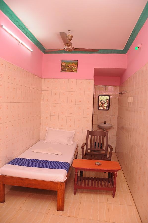 Merit Guest House Chennai Bagian luar foto